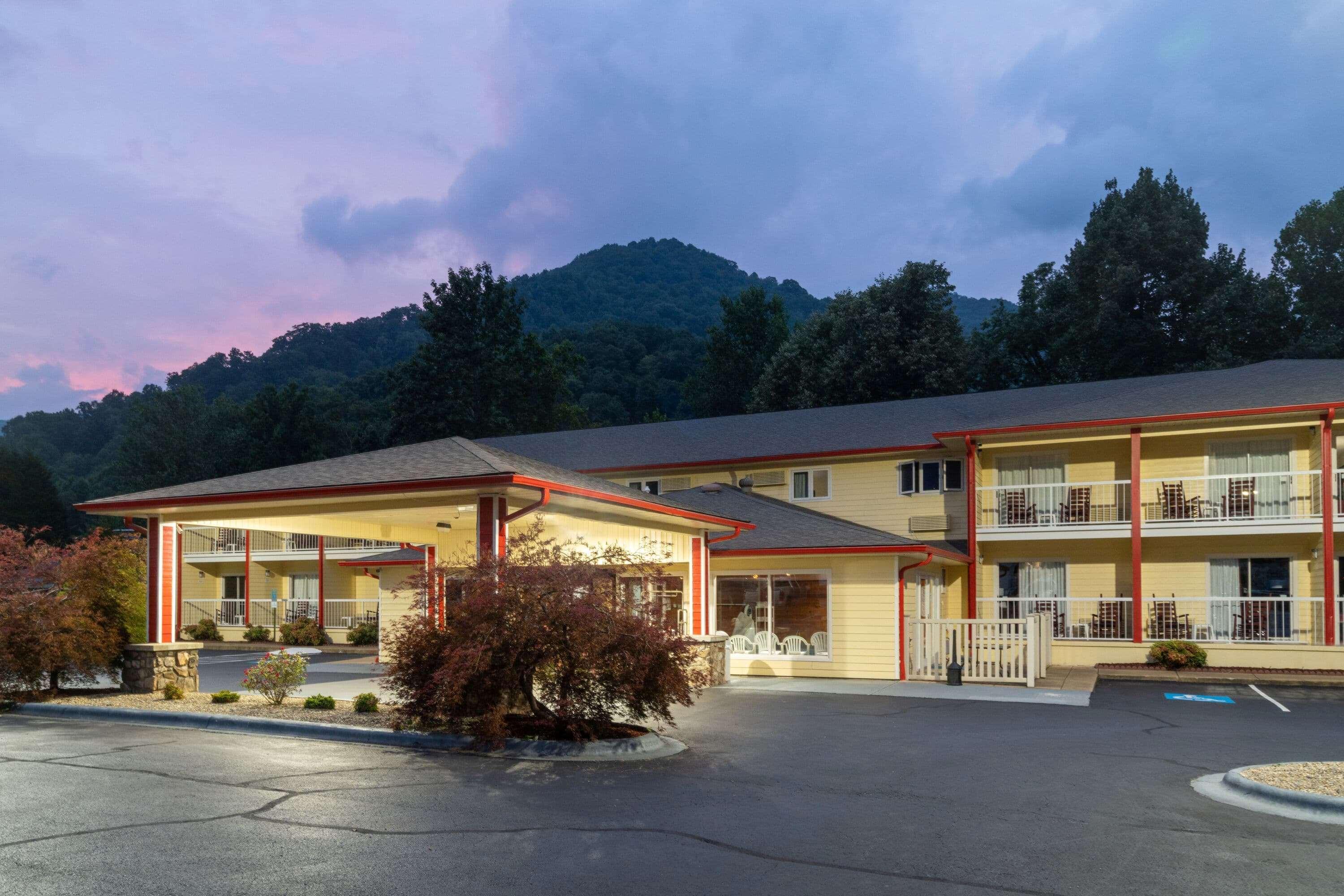 Ramada By Wyndham Maggie Valley Exterior foto